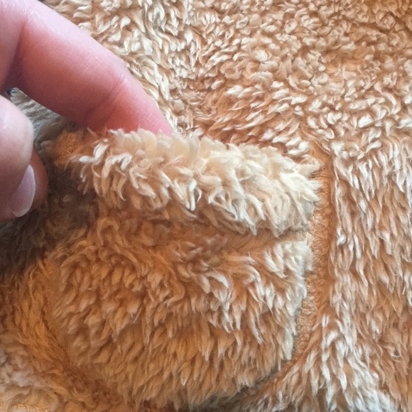 Baby Boden fuzzy hooded button up coat! - Picture 6 of 7